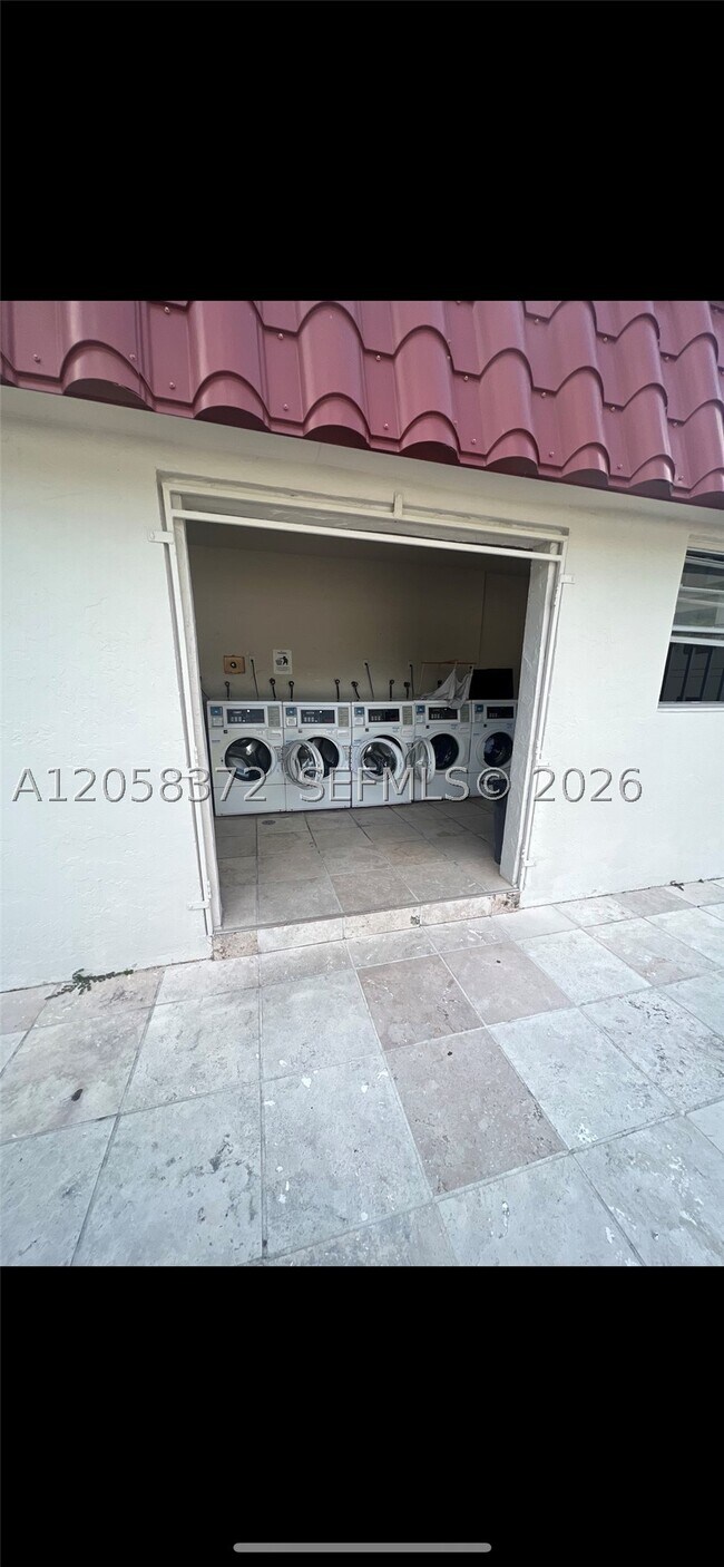 Building Photo - 8650 SW 67th Ave