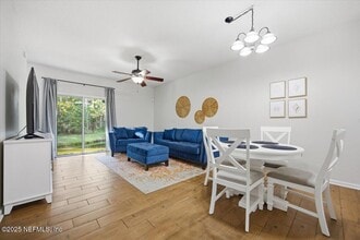 Building Photo - 446 Scrub Jay Dr