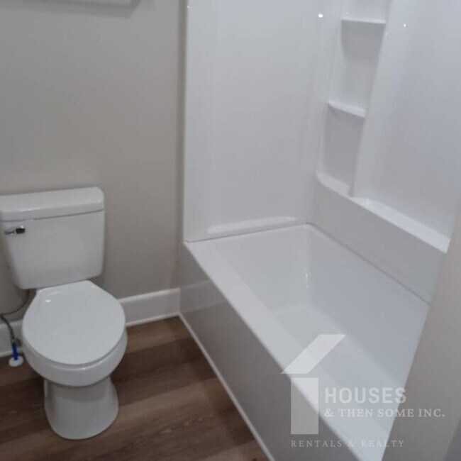 Building Photo - 109 Fleming Ave