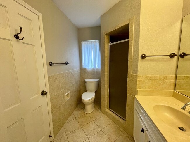 Building Photo - 6510 Daisy Dr
