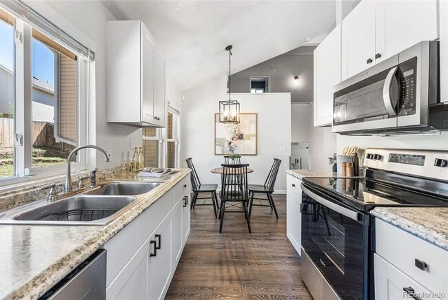 Building Photo - 3BD, 2BA Aurora Home with 2-Car Garage and Back Yard