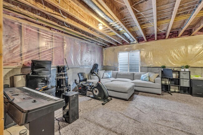 Building Photo - 1503 N August Dr