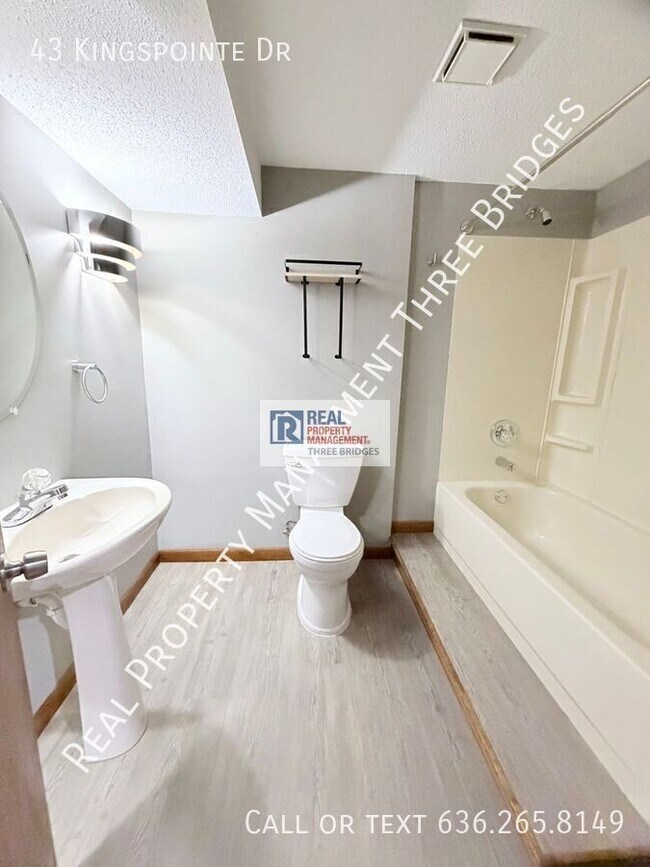 Building Photo - 43 Kingspointe Dr