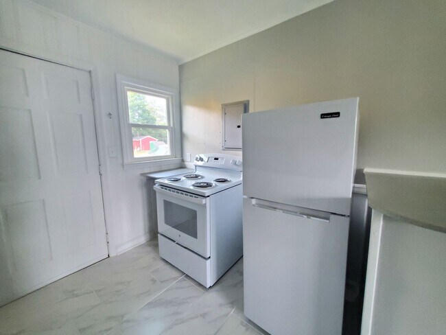 Building Photo - 418 Lake Ave