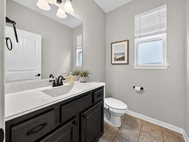 Building Photo - 5800 Baythorne Dr