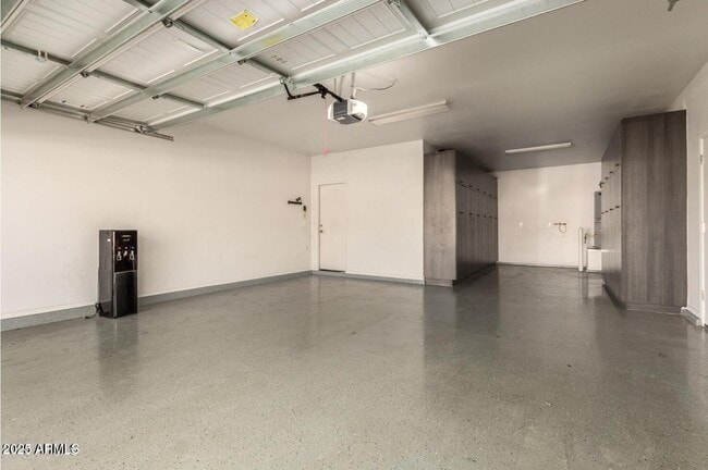 Building Photo - 10763 W Cottontail Ln