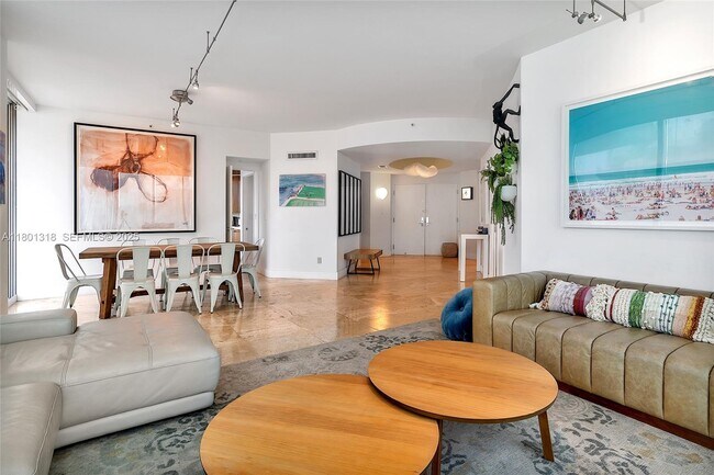 Building Photo - 300 South Pointe Dr