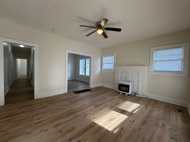 Building Photo - 918 Darlington Way SW