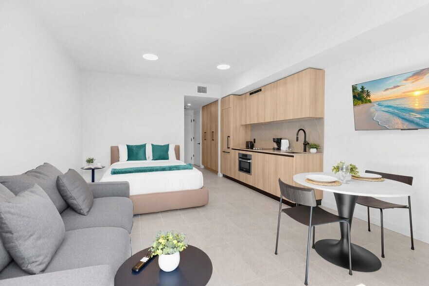 Building Photo - 501 NE 1st Ave