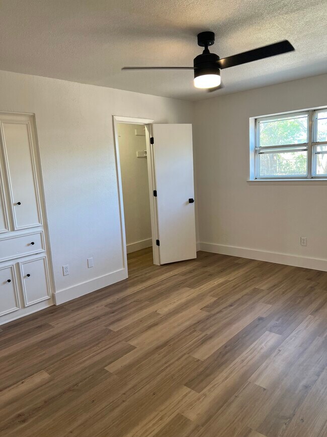 Building Photo - 3302 Canton St