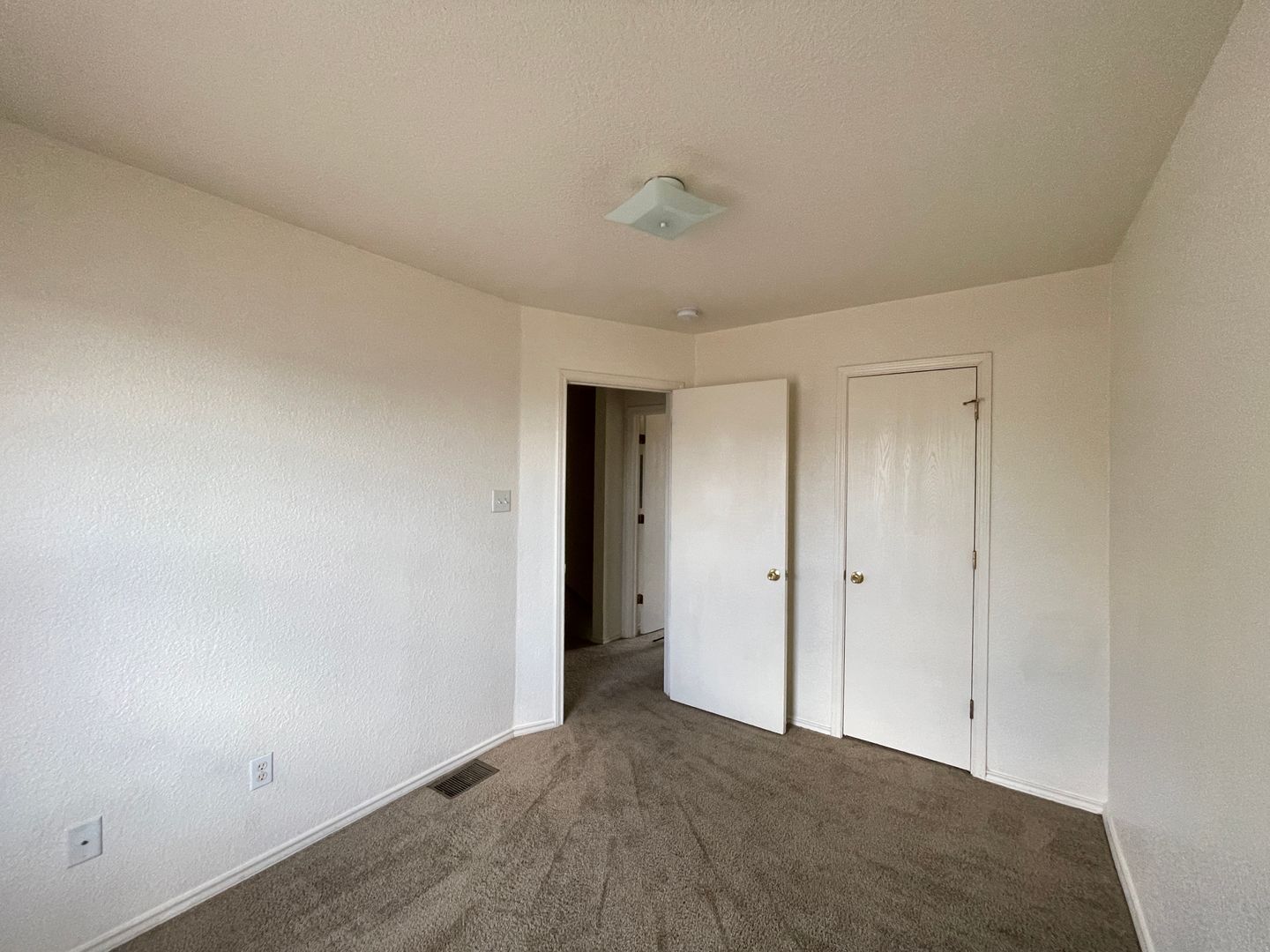 Building Photo - 4407 Jeff Scott Dr