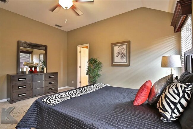 Building Photo - Cute 3-bedroom, 2-bath home