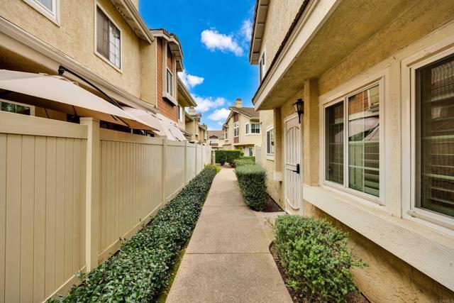 Building Photo - 10140 Palm Glen Dr