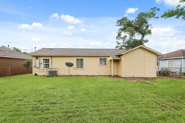 Building Photo - 9133 Woodlyn Rd