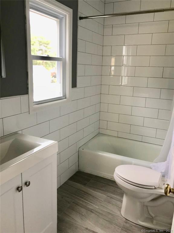 Building Photo - 15 Crofut Pl