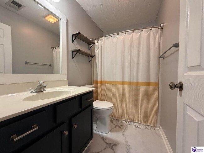 Building Photo - 115 Twin Oaks Dr