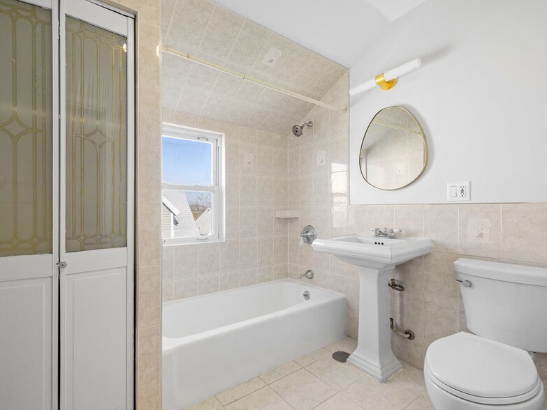 Building Photo - 42 William St