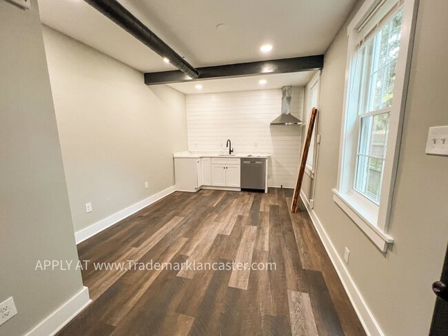 Building Photo - 432 W Lemon St