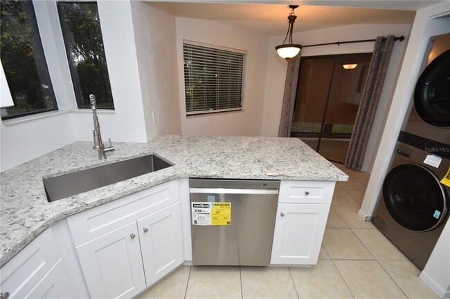 Building Photo - 11 Surrey Ct