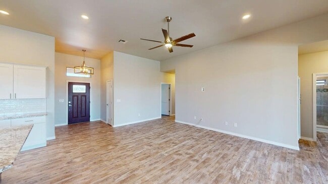 Building Photo - 490 Montecito Dr