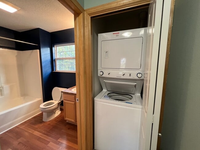 Building Photo - 5558 Kenton Ln