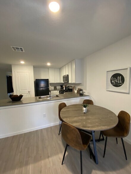 Building Photo - Room in House on Rawhide Rdg