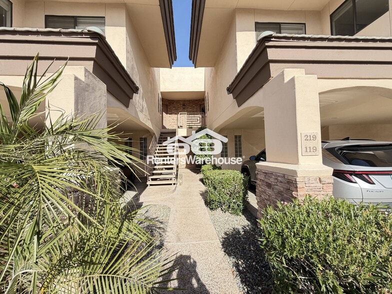 Building Photo - 3235 E Camelback Rd