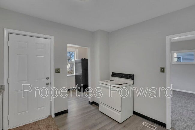 Building Photo - 1185 E 22nd Ave