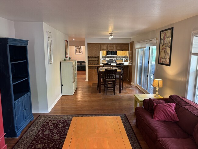 Building Photo - 1041 W Grindelwald Ct