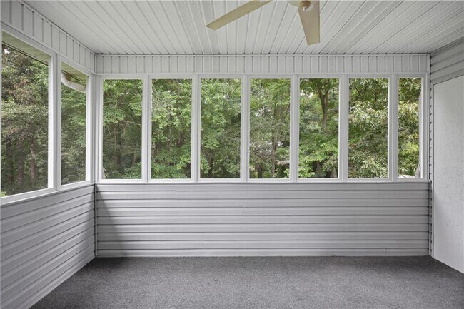 Building Photo - 410 Hickory Walk