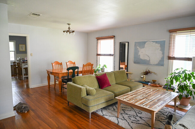 dining room - 2320 Lafayette Ave