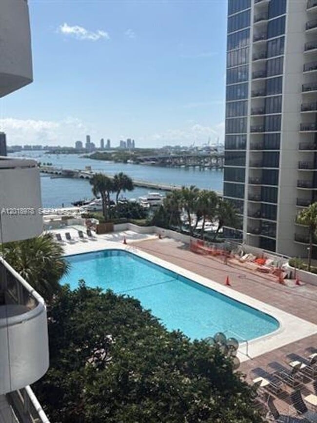 Building Photo - 1717 N Bayshore Dr