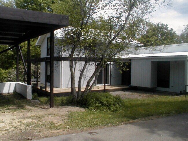 Entry Courtyard - 195 Calkins Rd
