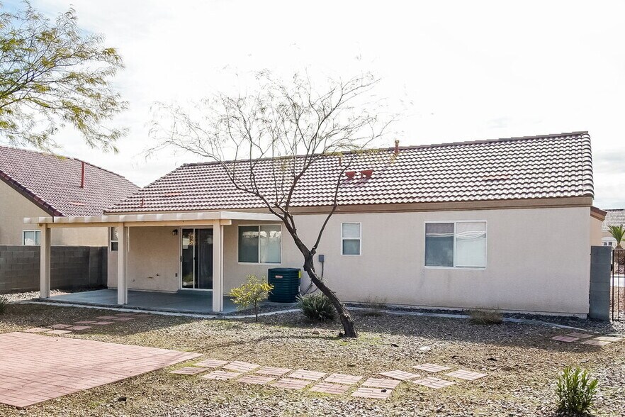 Building Photo - 2602 Tropical Sands Ave