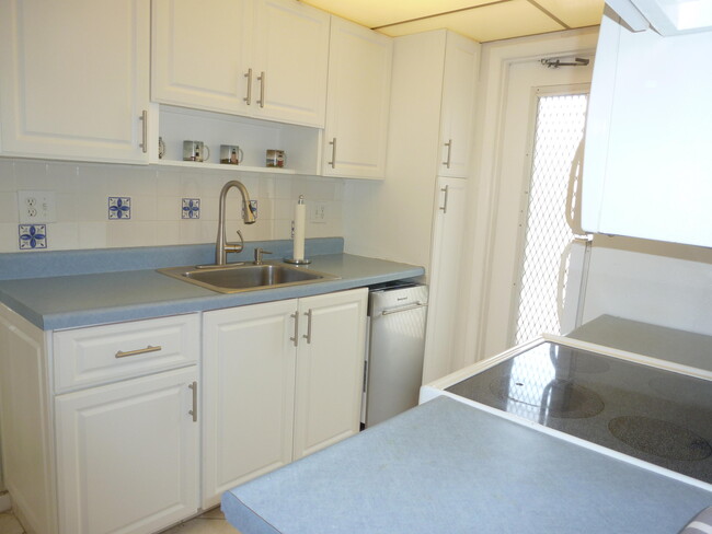 Building Photo - 224 Hibiscus Ave