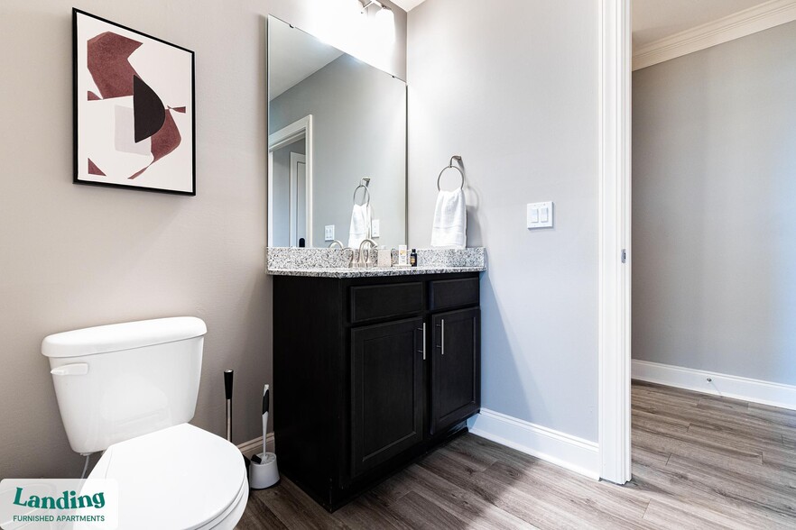 Building Photo - 305 Laredo Dr