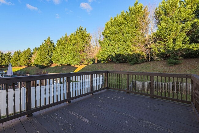 Building Photo - 641 Kirkcaldy Wy