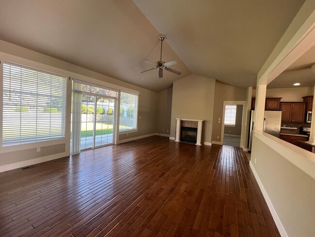 Building Photo - 8707 MacLaren Ave