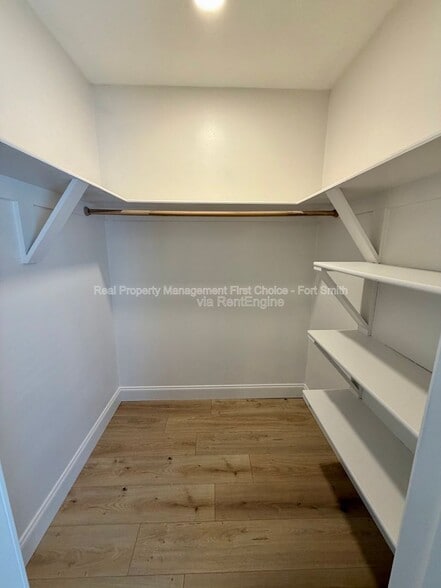 Building Photo - 10107 Old Mill Rd