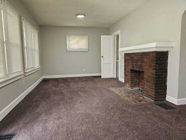 Building Photo - 1 bed 1 bath House