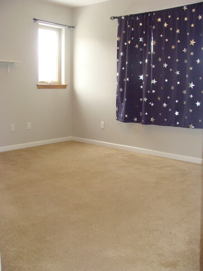 Building Photo - 300 Chatfield Ln