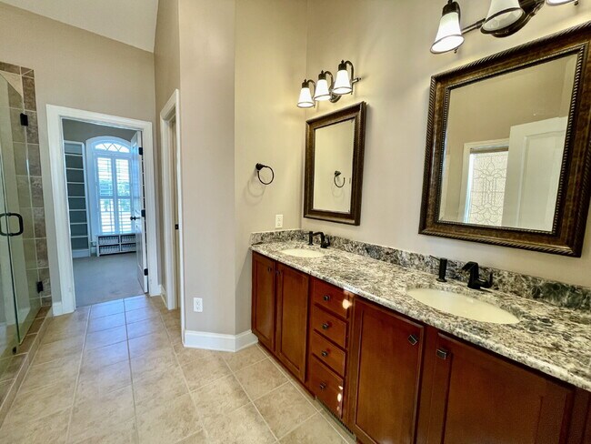 Building Photo - 4 Bed, 2 Bath Nest With Pool In Mariner's Pointe