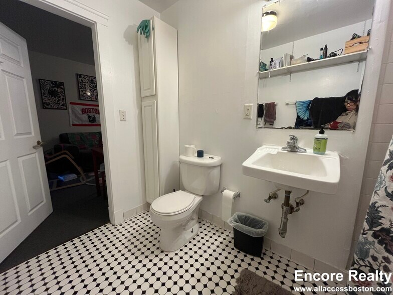 Building Photo - 16 Aberdeen St