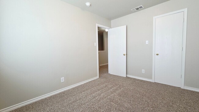 Building Photo - The Gardens at Summit 3 Bedroom Townhome