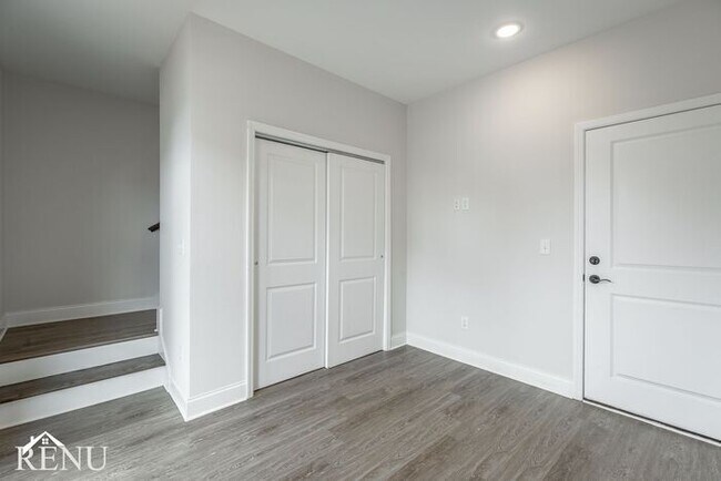 Building Photo - 5745 Sofias Cir