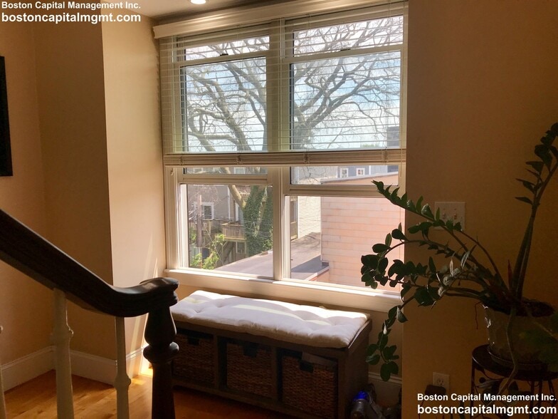 Building Photo - 360-362 Dorchester St. Unit 3
