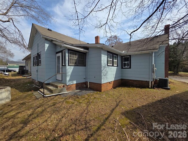 Building Photo - 1212 N Church St