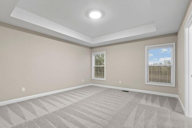 Building Photo - 677 Shaker Dr