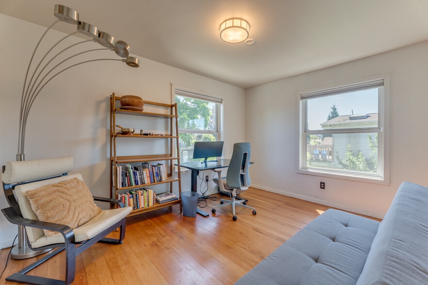 Building Photo - 5236 NE 18th Ave