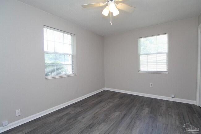 Building Photo - 610 Herschel St